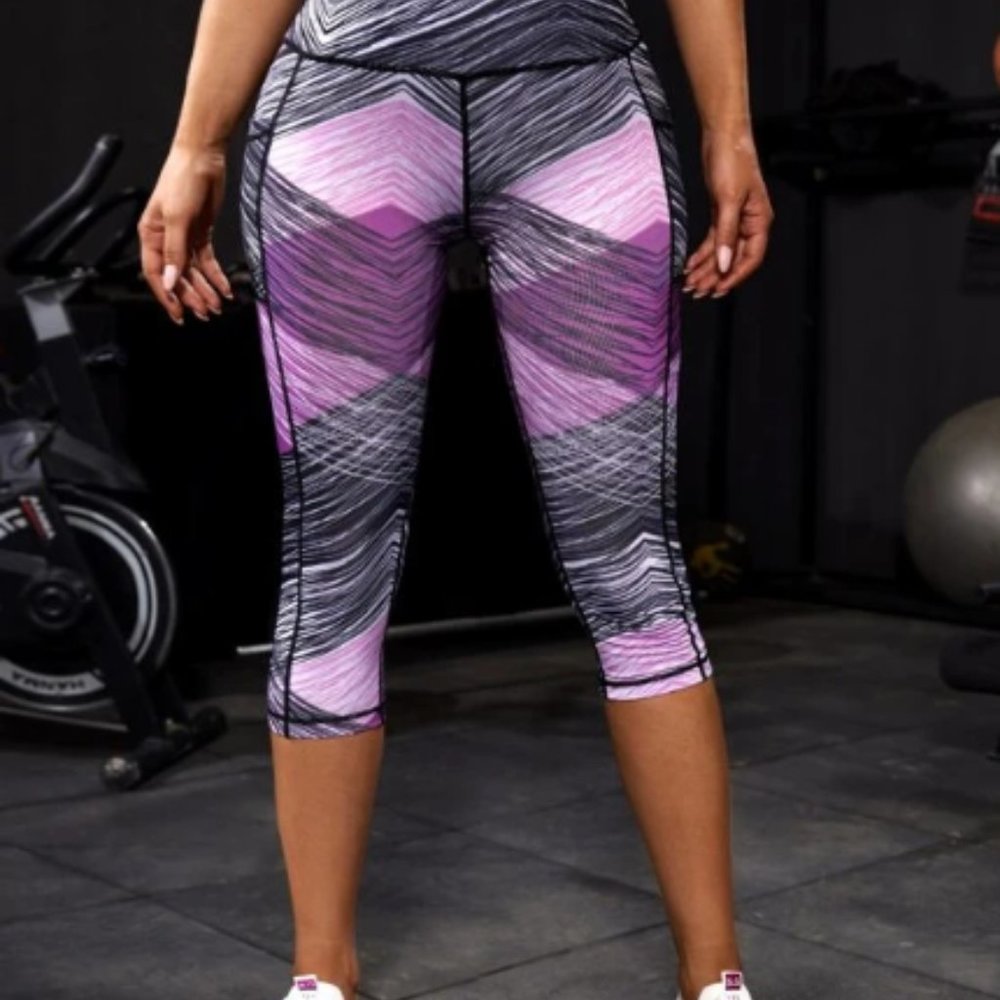 Purple and Black Capri-Length Yoga Pants Leggings - Size XL - Picture 3 of 5